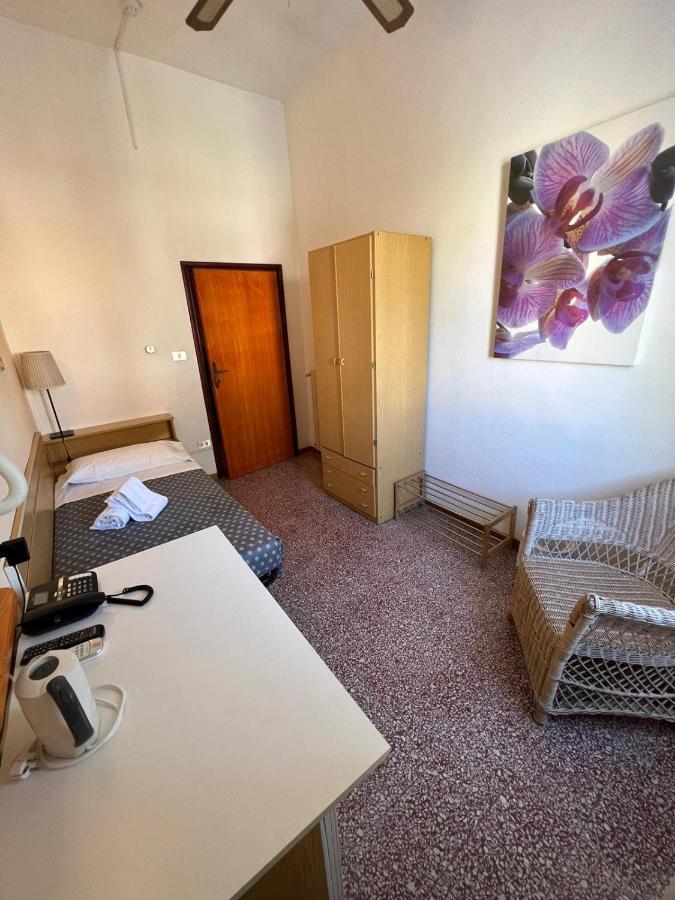 Hotel Aurora Marina di Cecina Exterior photo