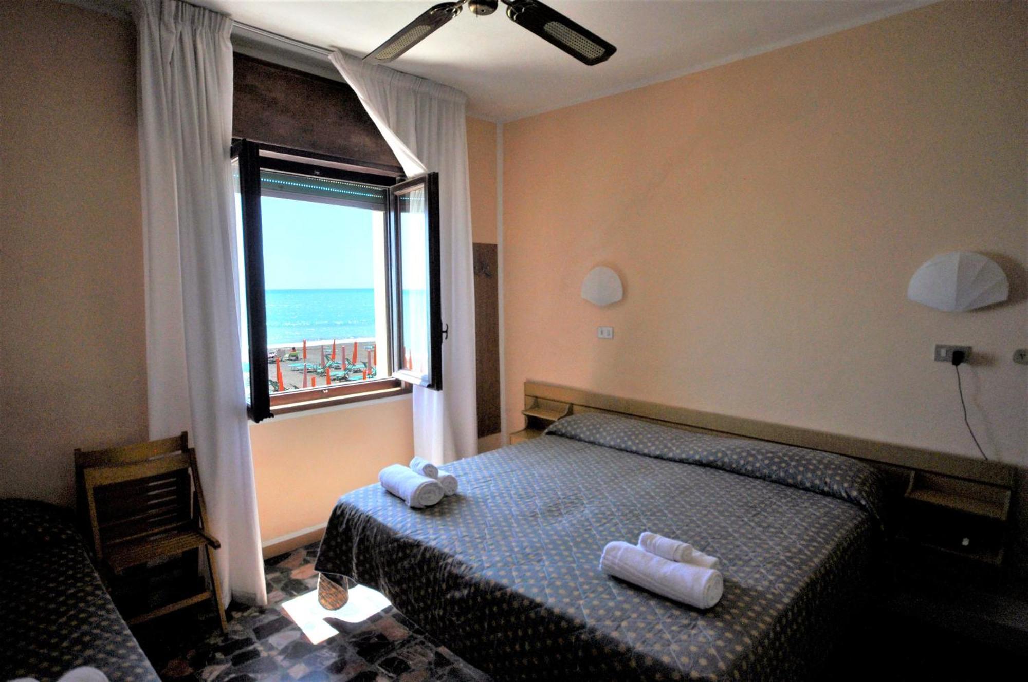 Hotel Aurora Marina di Cecina Exterior photo