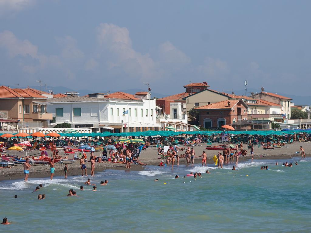 Hotel Aurora Marina di Cecina Exterior photo