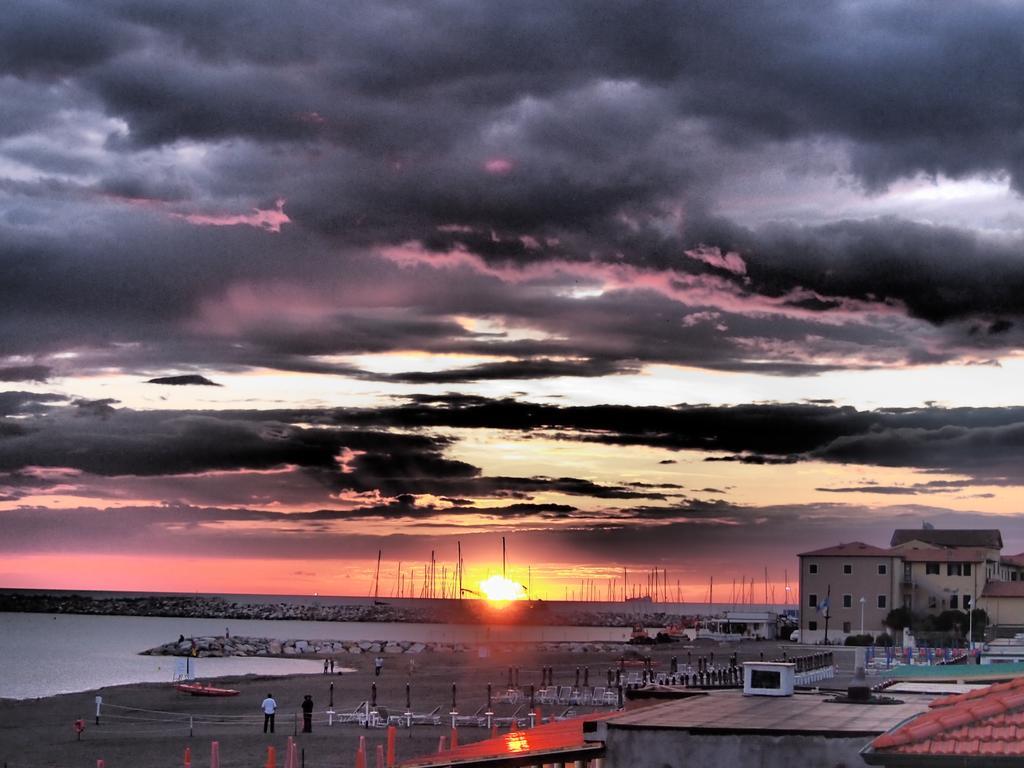 Hotel Aurora Marina di Cecina Exterior photo