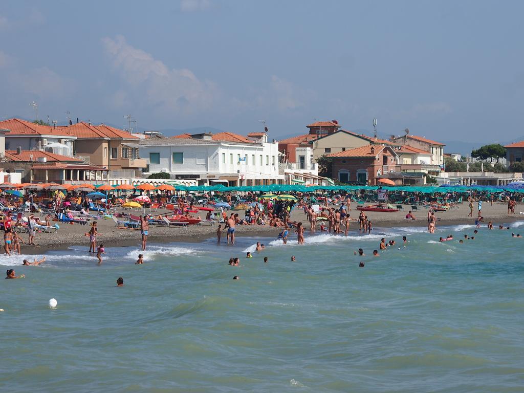 Hotel Aurora Marina di Cecina Exterior photo