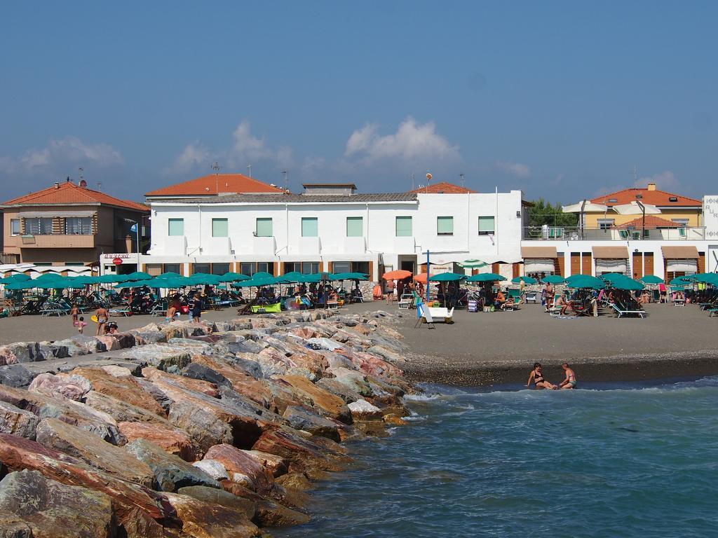 Hotel Aurora Marina di Cecina Exterior photo