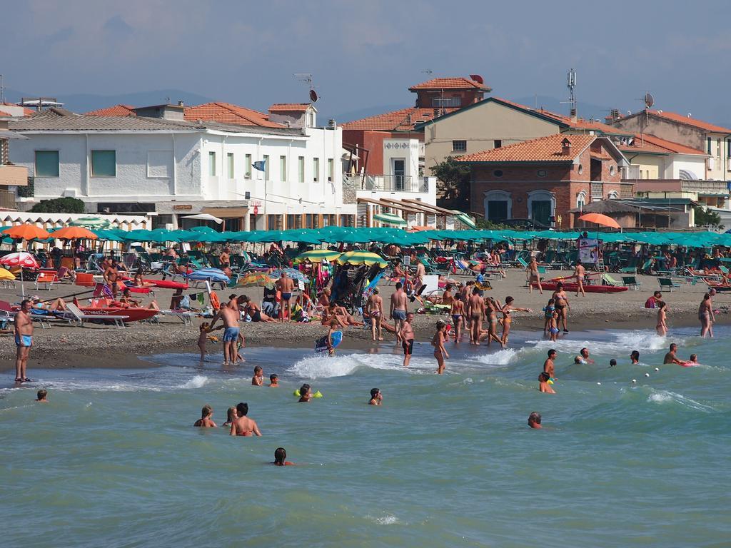 Hotel Aurora Marina di Cecina Exterior photo