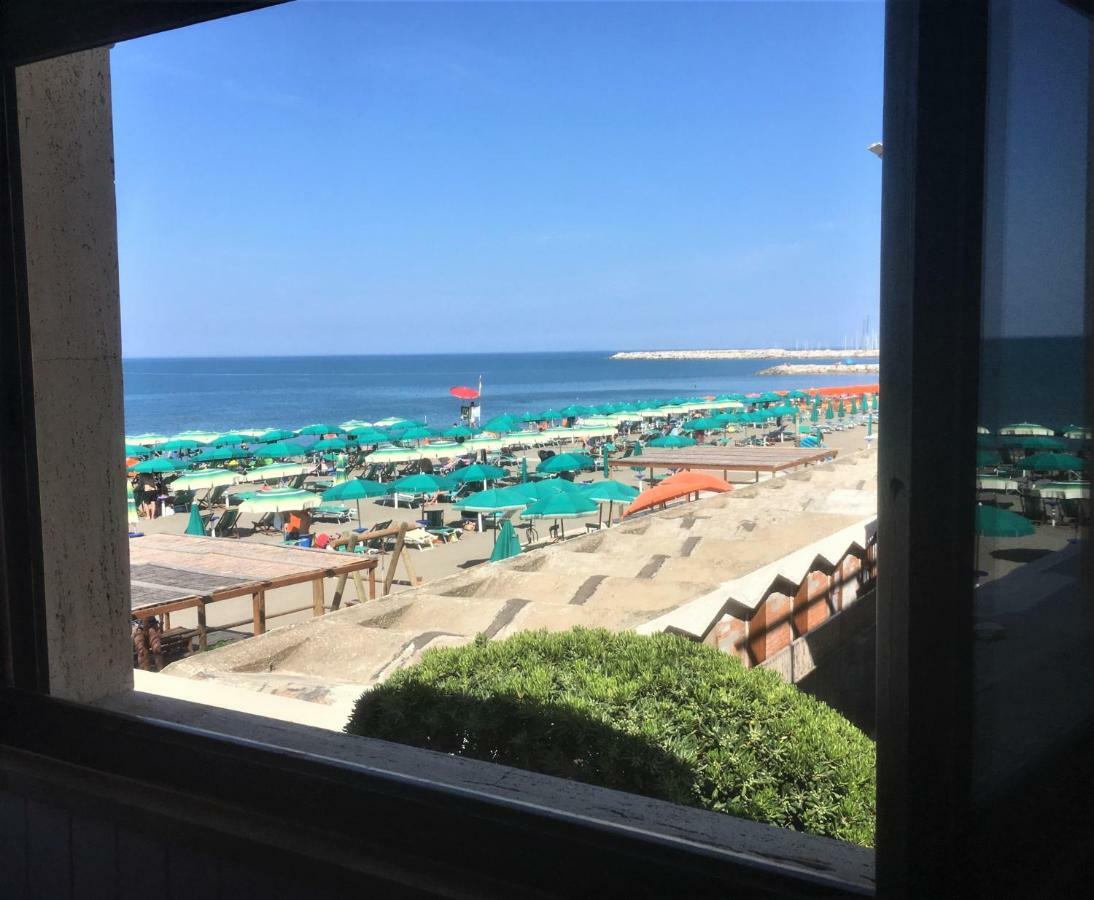 Hotel Aurora Marina di Cecina Exterior photo